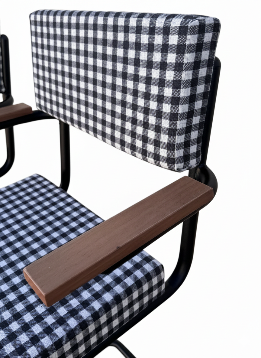 Taburete Vichy con brazos negro